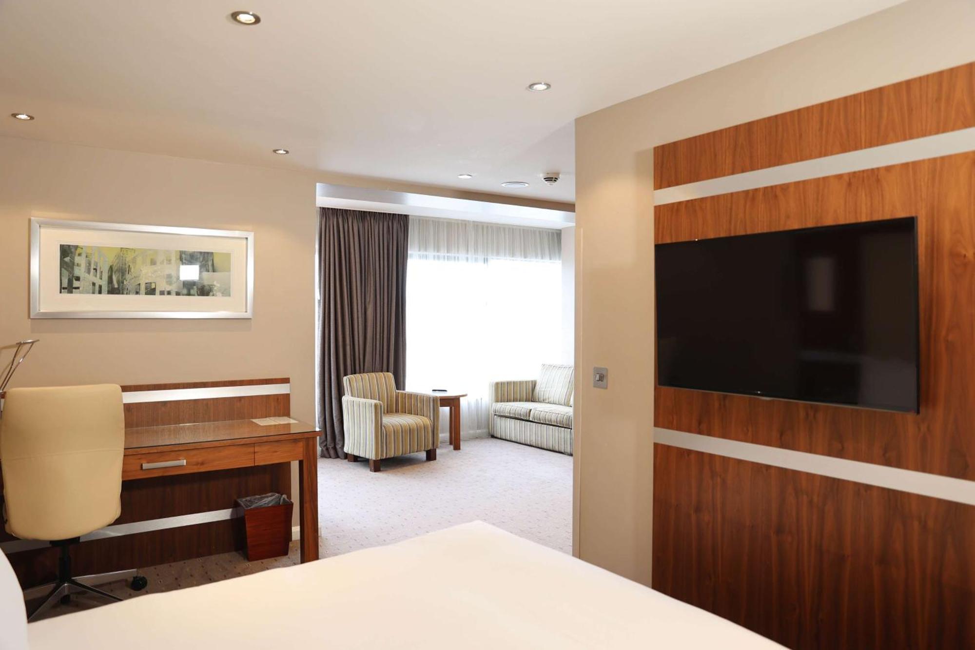 מלון Doubletree By Hilton מילטון קינס מראה חיצוני תמונה