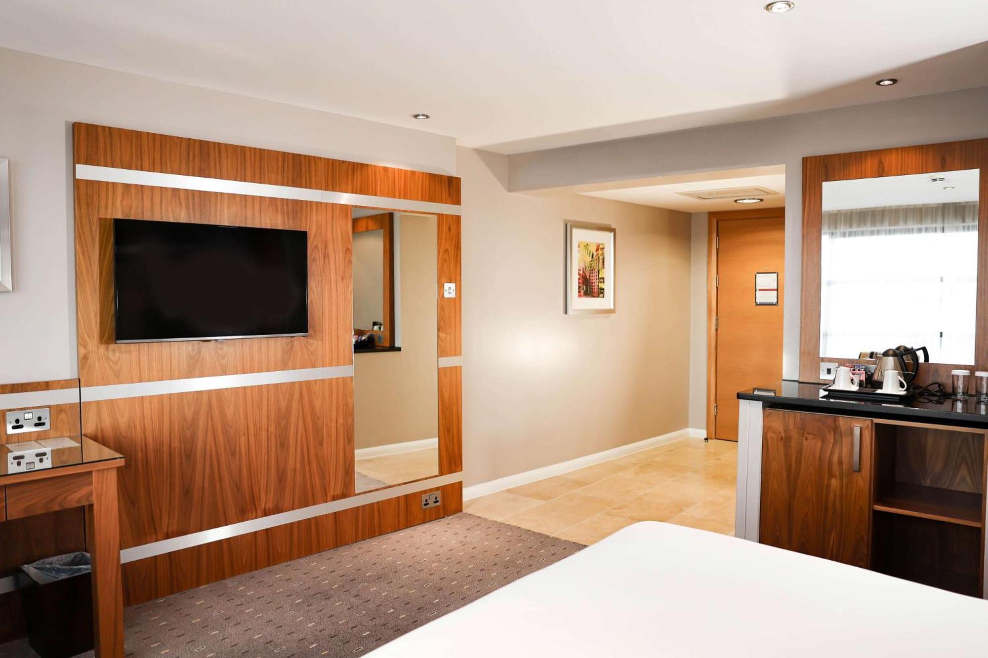 מלון Doubletree By Hilton מילטון קינס מראה חיצוני תמונה